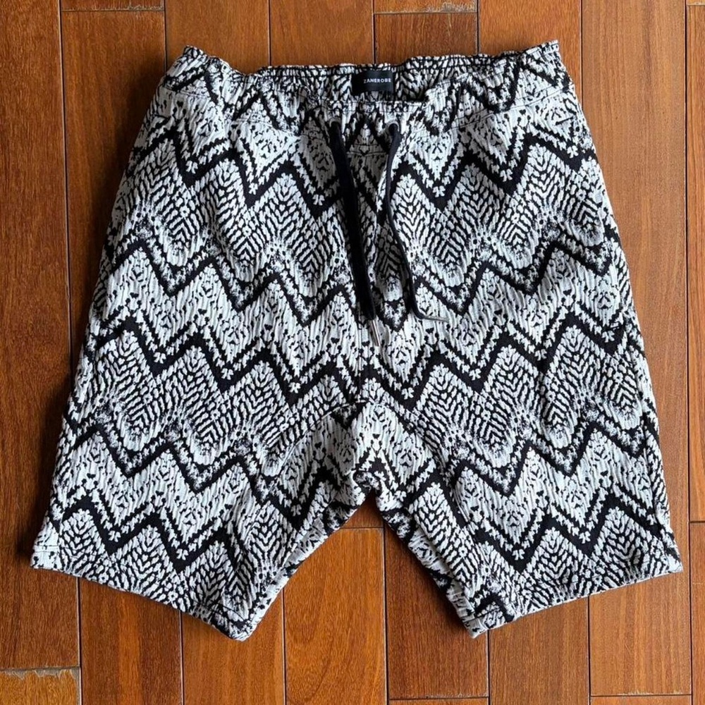 Zanerobe black + white patterned shorts #summer #outdoors